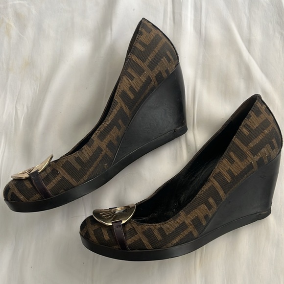Fendi Zucca Print with big metal FF logo wedge. - Picture 11 of 12